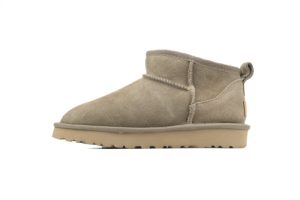 UGG 클로즈드 토 앵클 부츠 (1116109, UGG 클래식 울트라 미니, 카키 색상)